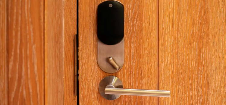 Automatic Locking Door Knob La Mirada
