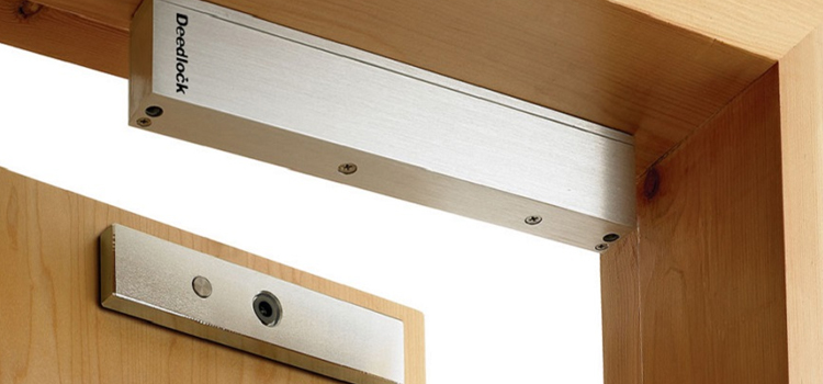 Magnetic lock installation La Mirada